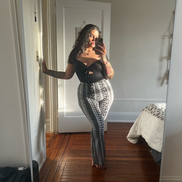 HI!! I’m Bibi 🖤💕 Welcome to my closet! - Picture 10 of 15